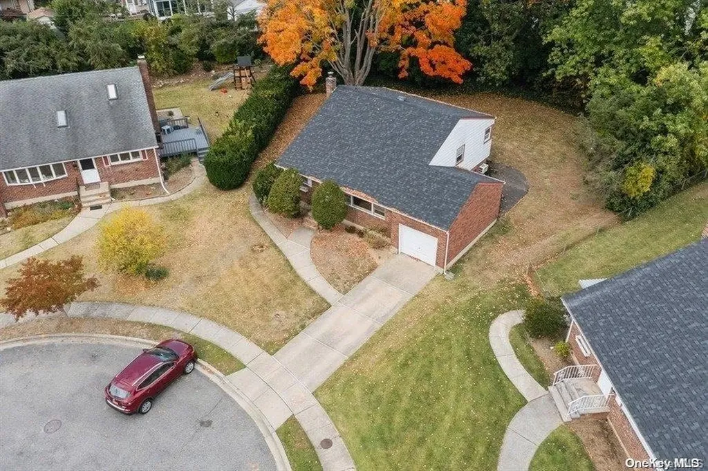 10 Robert Court Bethpage NY 11714