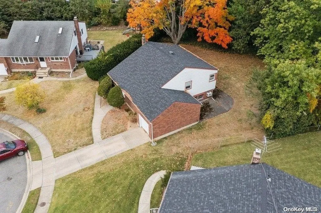 10 Robert Court Bethpage NY 11714