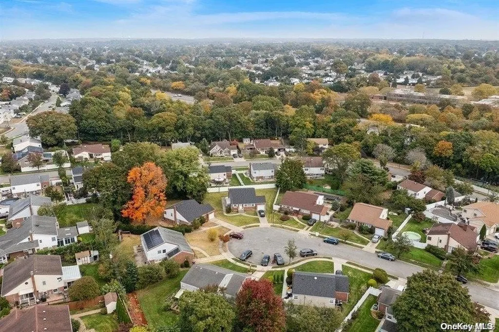 10 Robert Court Bethpage NY 11714