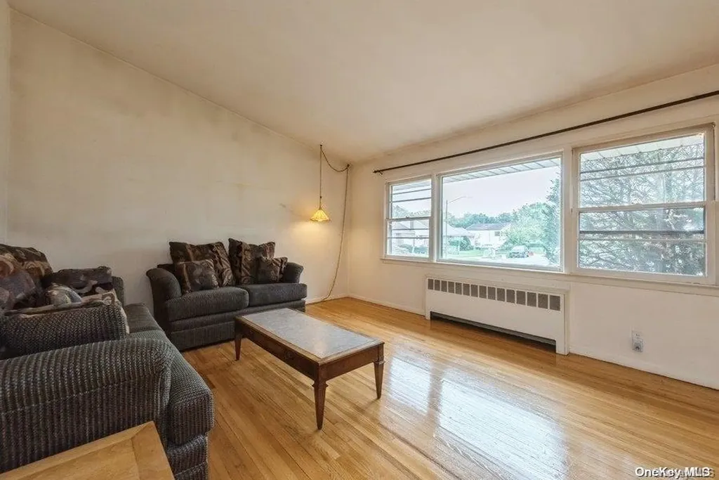 10 Robert Court Bethpage NY 11714