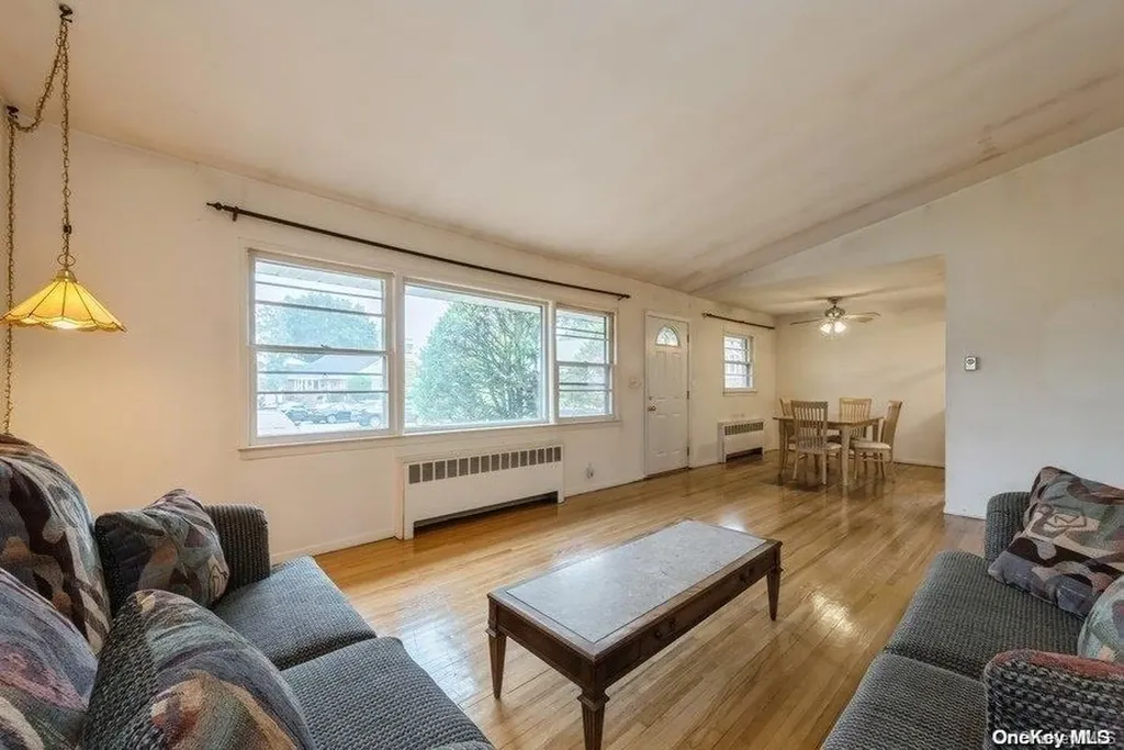 10 Robert Court Bethpage NY 11714