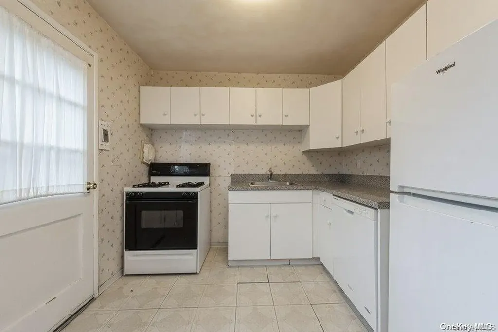 10 Robert Court Bethpage NY 11714