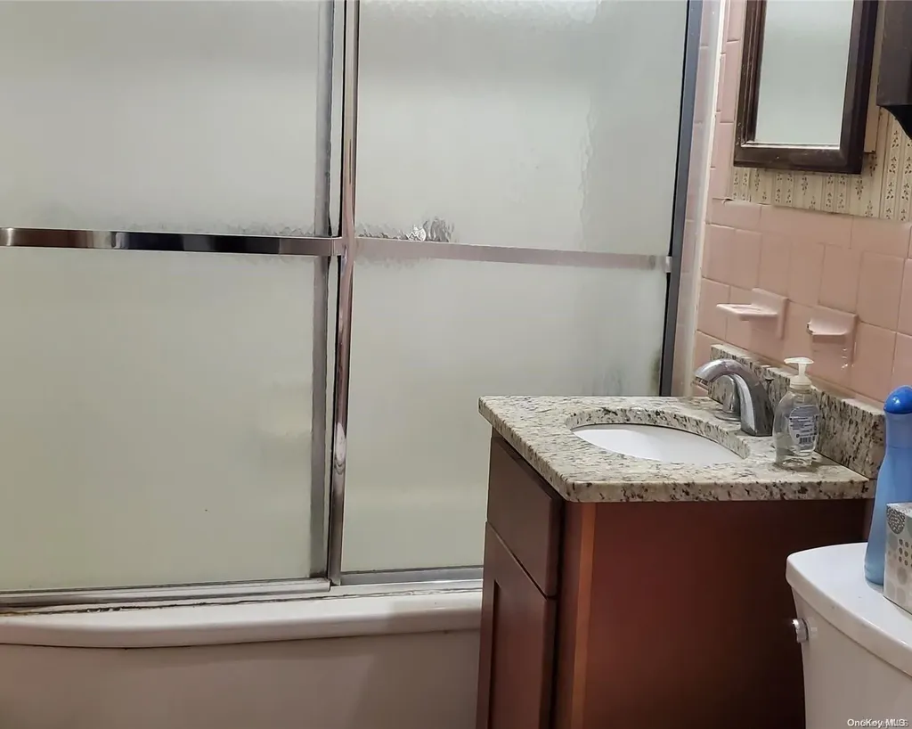 697 Gardiners Avenue Levittown NY 11756