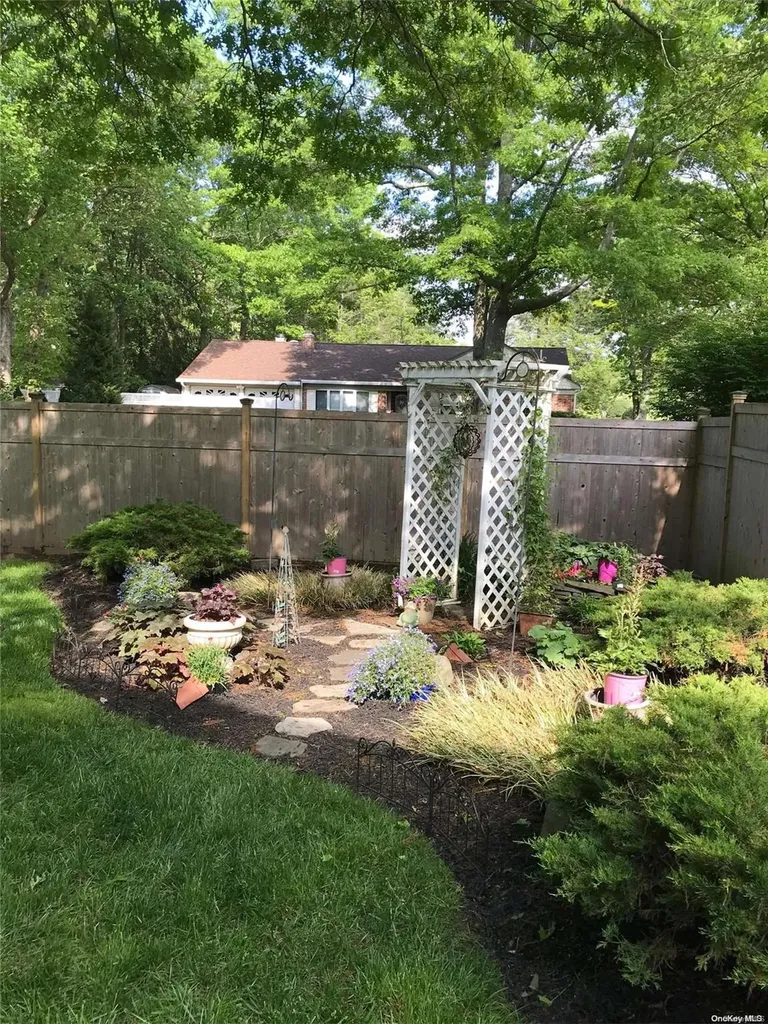 24 Summercress Lane Coram NY 11727