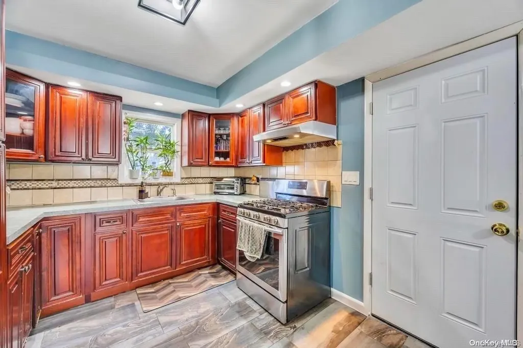 30 W Clearwater Road Lindenhurst NY 11757