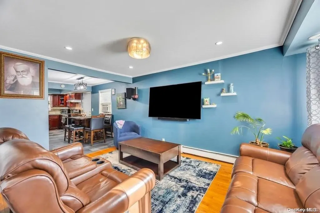 30 W Clearwater Road Lindenhurst NY 11757