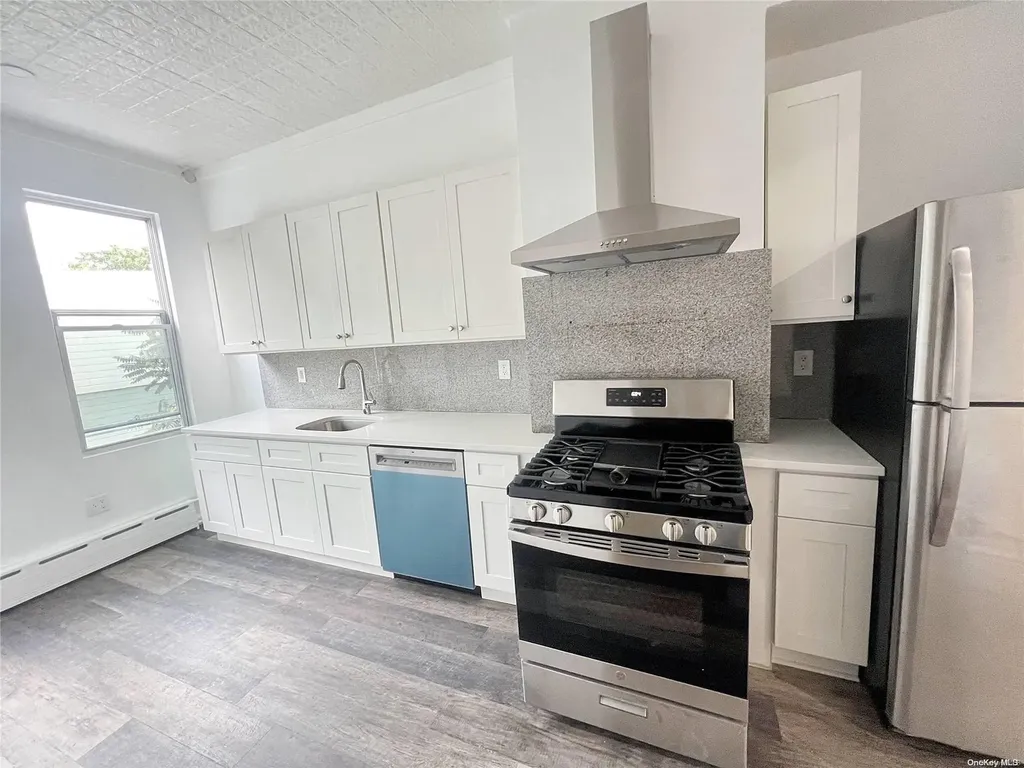 585 Onderdonk Avenue Ridgewood NY 11385