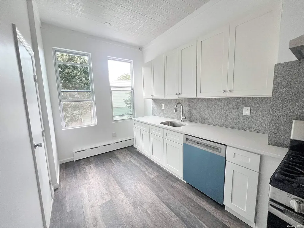 585 Onderdonk Avenue Ridgewood NY 11385