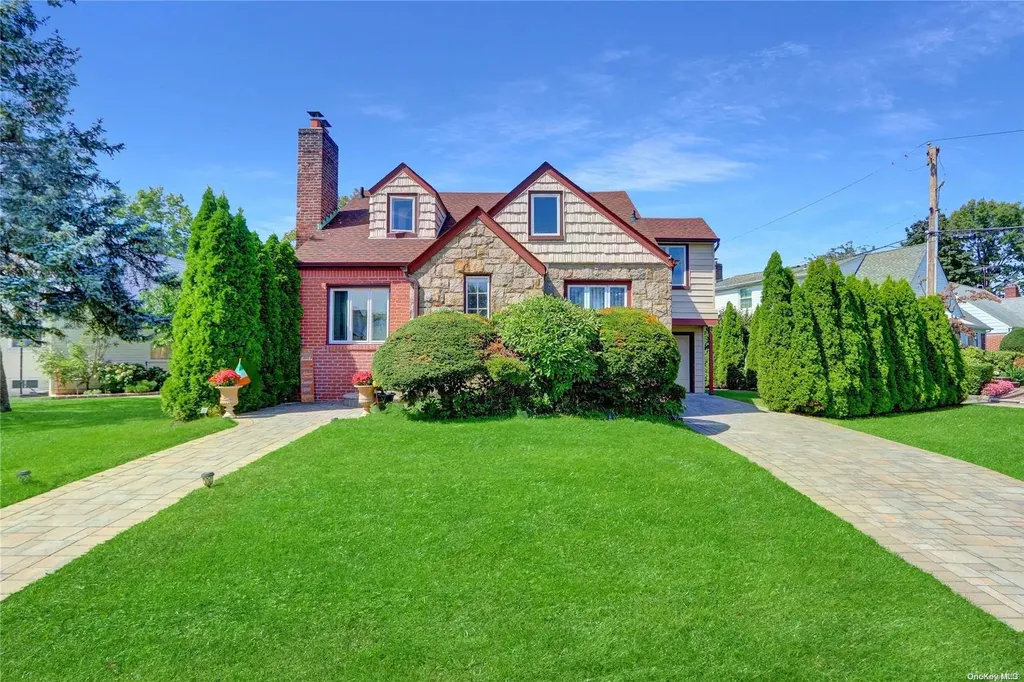 6 Mapleleaf Lane New Hyde Park NY 11040