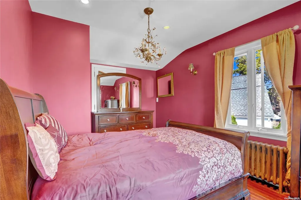 6 Mapleleaf Lane New Hyde Park NY 11040