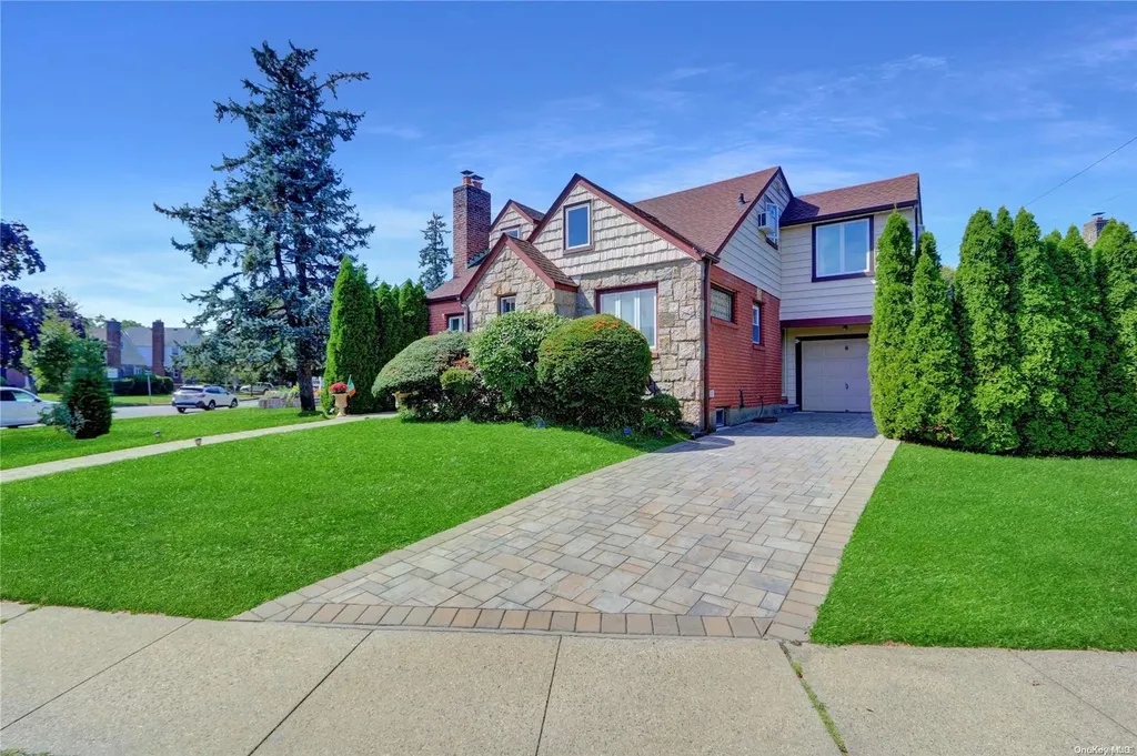 6 Mapleleaf Lane New Hyde Park NY 11040