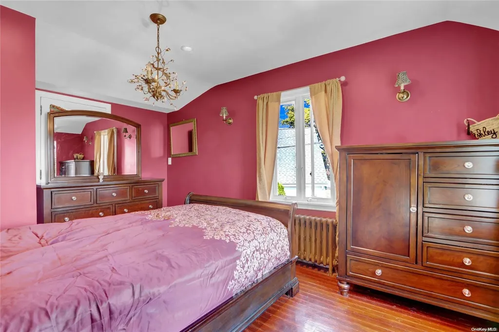 6 Mapleleaf Lane New Hyde Park NY 11040