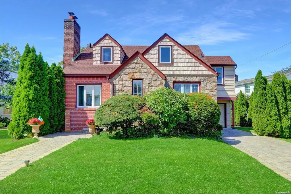 6 Mapleleaf Lane New Hyde Park NY 11040