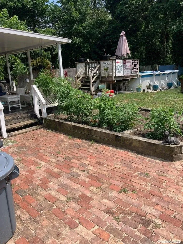 88 Maplewood Avenue Selden NY 11784