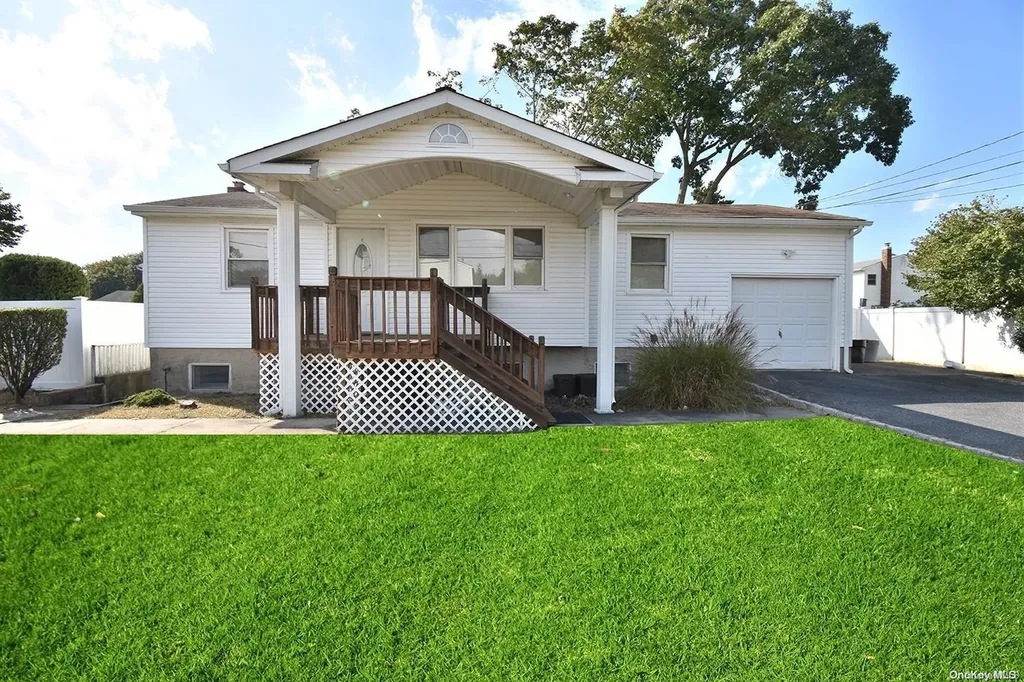 10 Knickerbocker Avenue Holbrook NY 11741