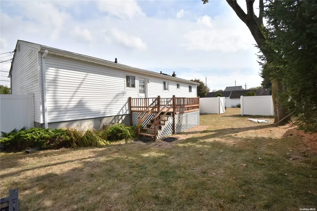 10 Knickerbocker Avenue Holbrook NY 11741