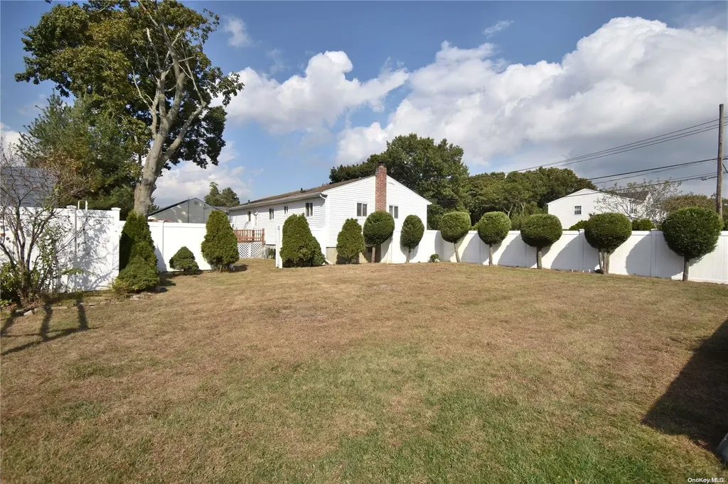 10 Knickerbocker Avenue Holbrook NY 11741