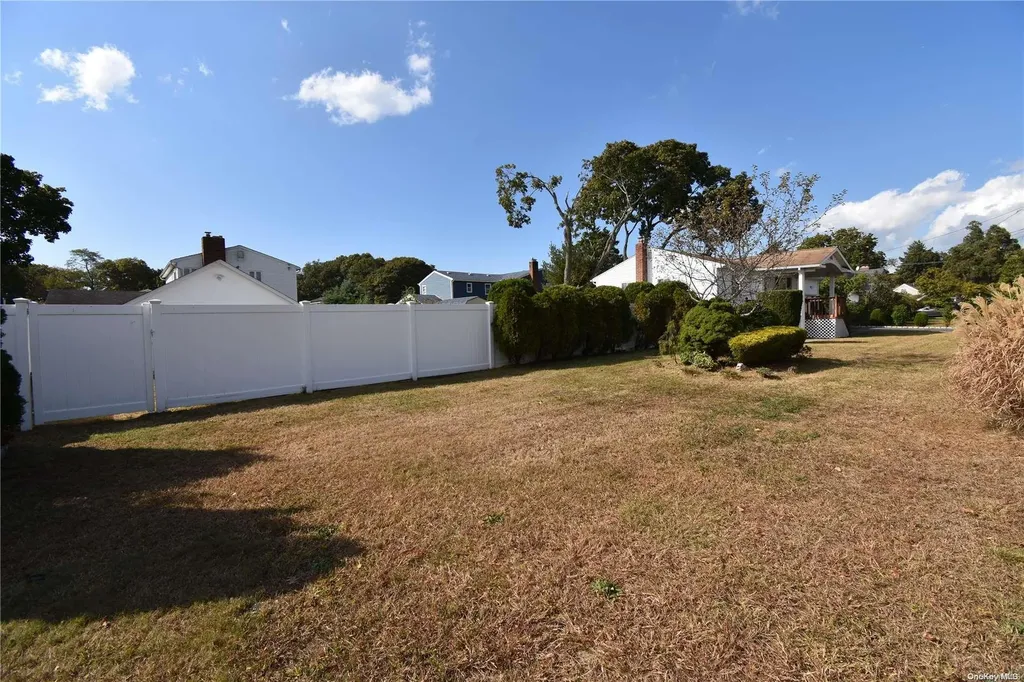 10 Knickerbocker Avenue Holbrook NY 11741