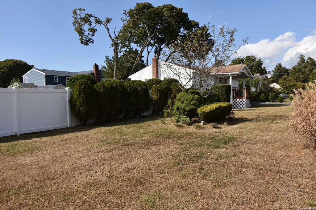 10 Knickerbocker Avenue Holbrook NY 11741