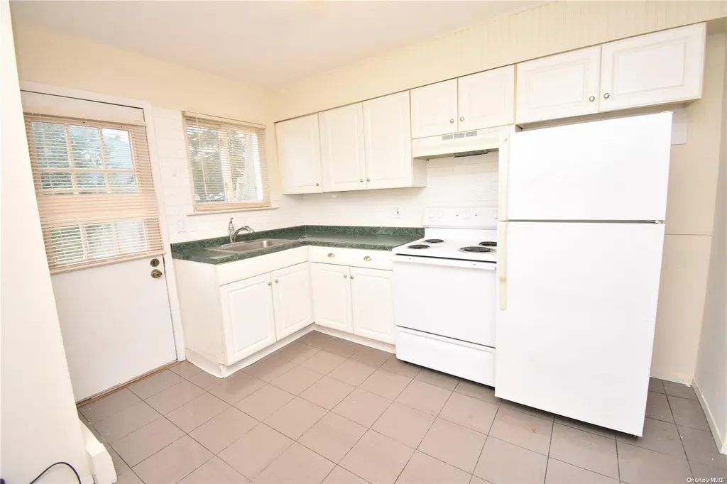 10 Knickerbocker Avenue Holbrook NY 11741