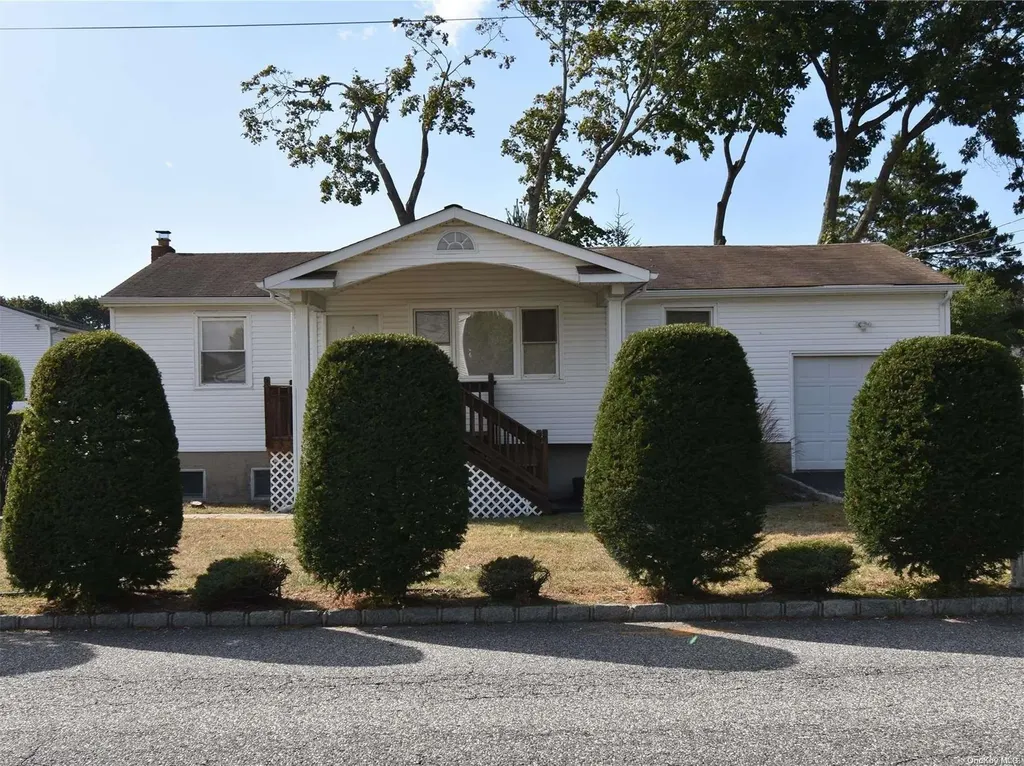 10 Knickerbocker Avenue Holbrook NY 11741