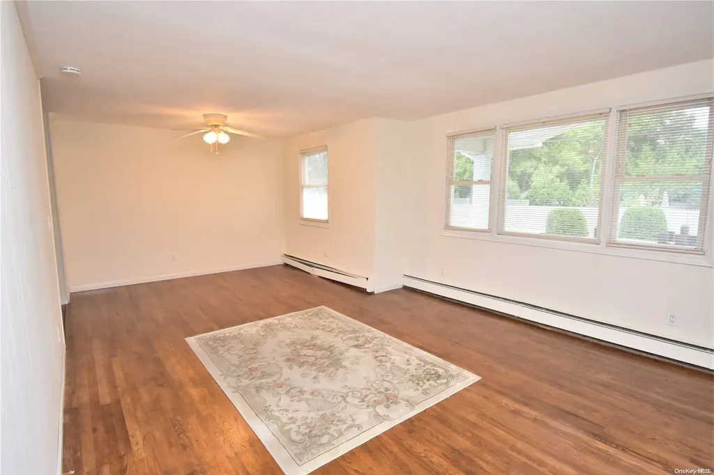 10 Knickerbocker Avenue Holbrook NY 11741