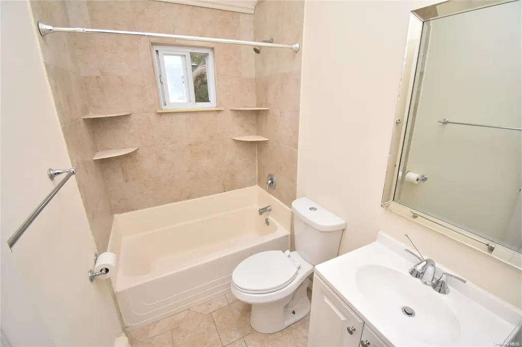 10 Knickerbocker Avenue Holbrook NY 11741