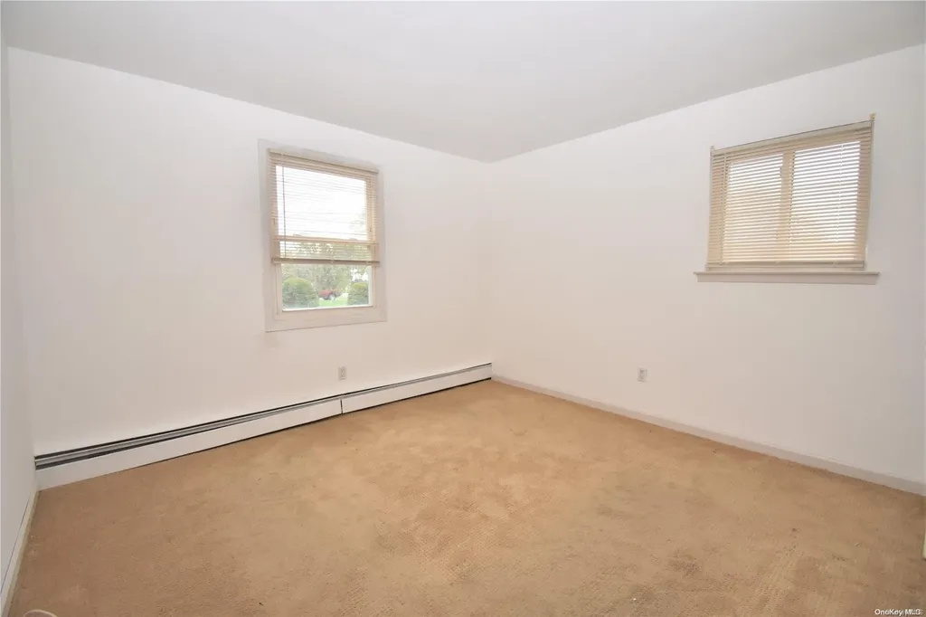 10 Knickerbocker Avenue Holbrook NY 11741