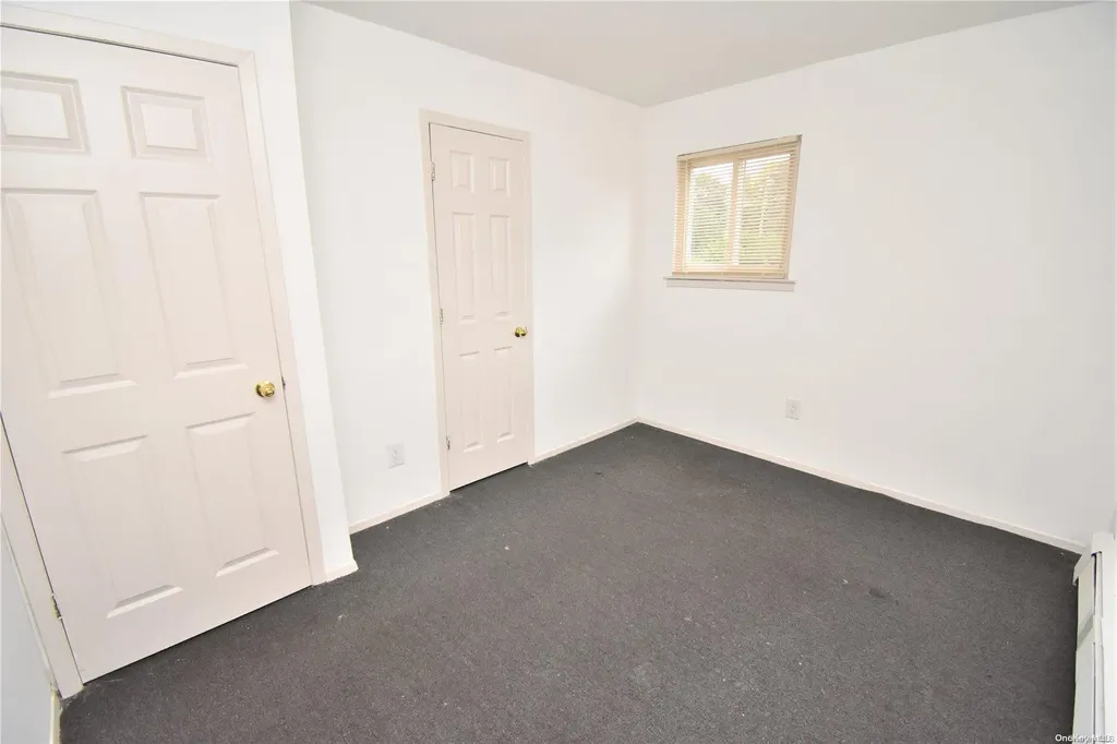 10 Knickerbocker Avenue Holbrook NY 11741