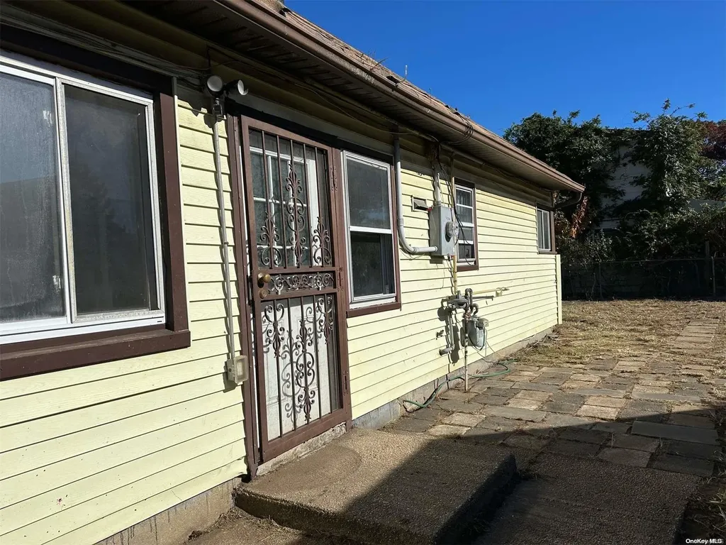 186 Denton Place Roosevelt NY 11575