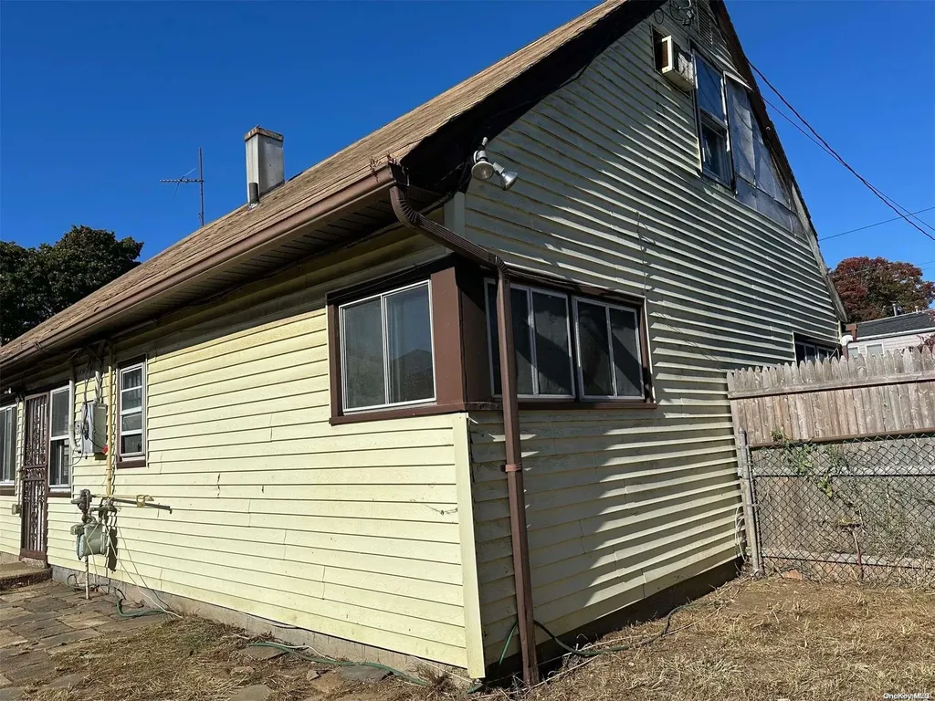 186 Denton Place Roosevelt NY 11575