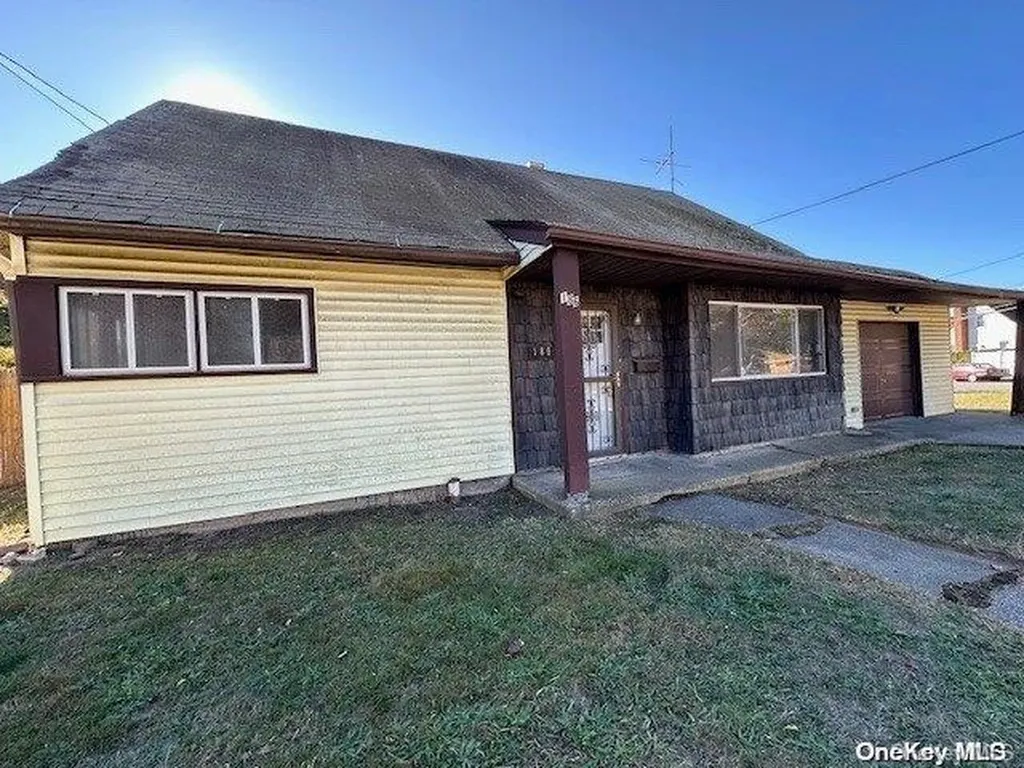 186 Denton Place Roosevelt NY 11575