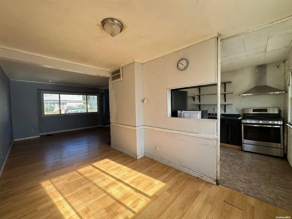 186 Denton Place Roosevelt NY 11575