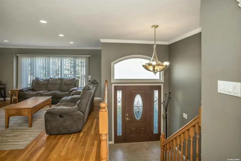 1754 Ann Road Merrick NY 11566