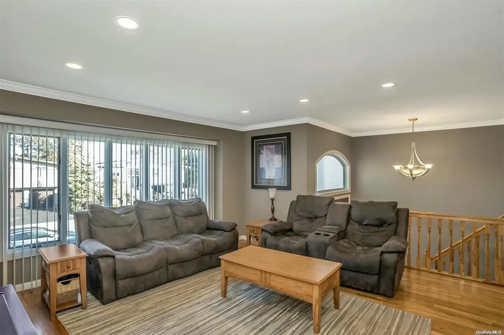 1754 Ann Road Merrick NY 11566