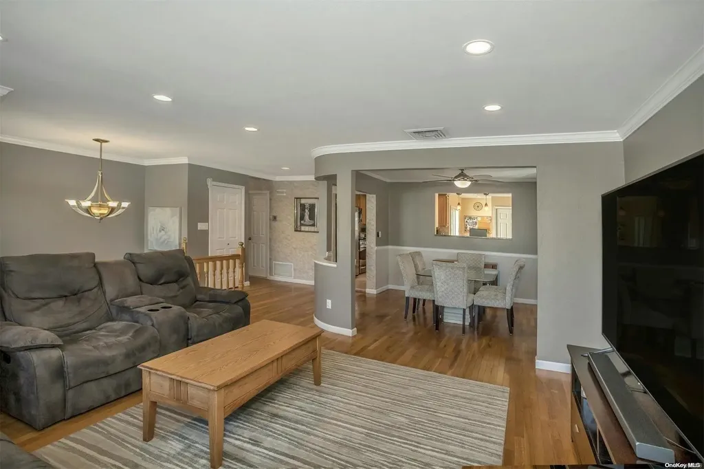 1754 Ann Road Merrick NY 11566