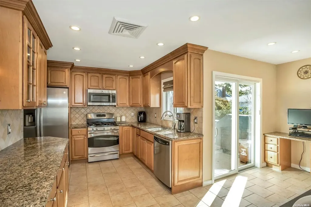1754 Ann Road Merrick NY 11566