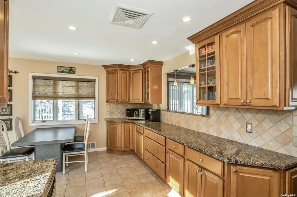 1754 Ann Road Merrick NY 11566