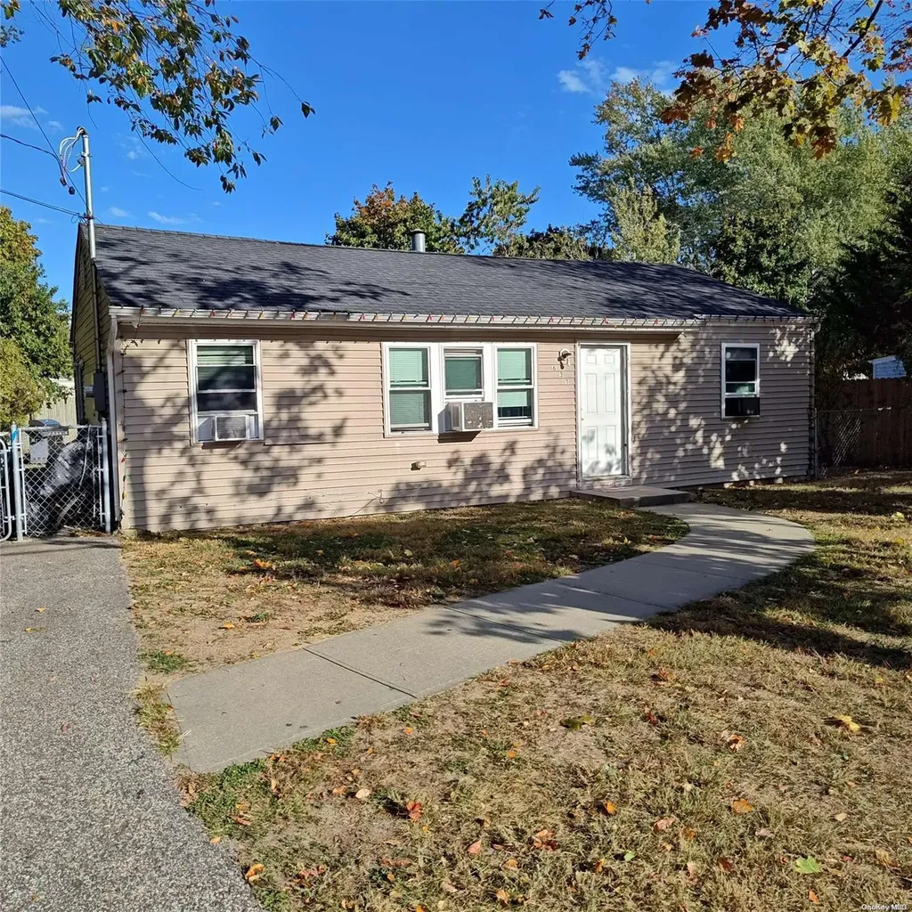 633 Hoffman Avenue Bellport NY 11713