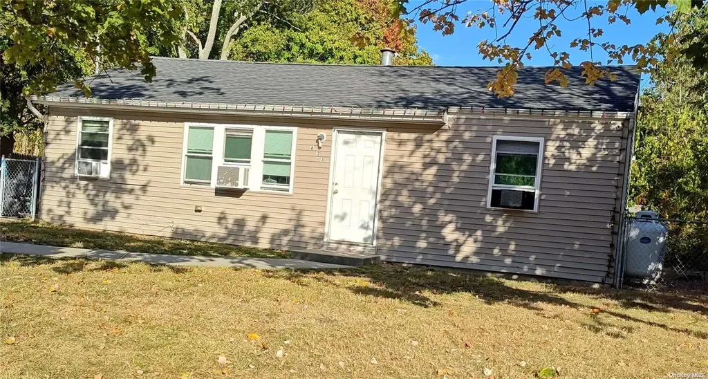 633 Hoffman Avenue Bellport NY 11713