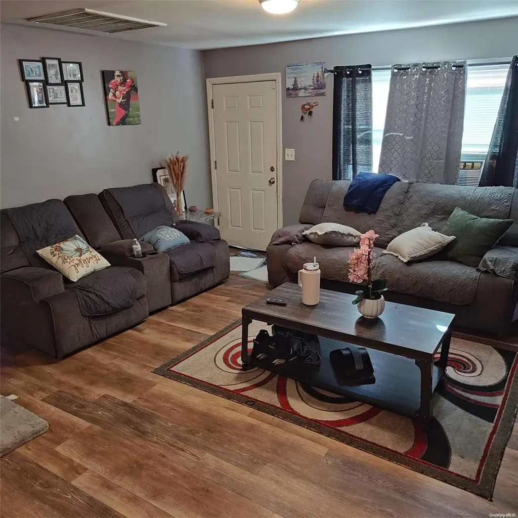 633 Hoffman Avenue Bellport NY 11713