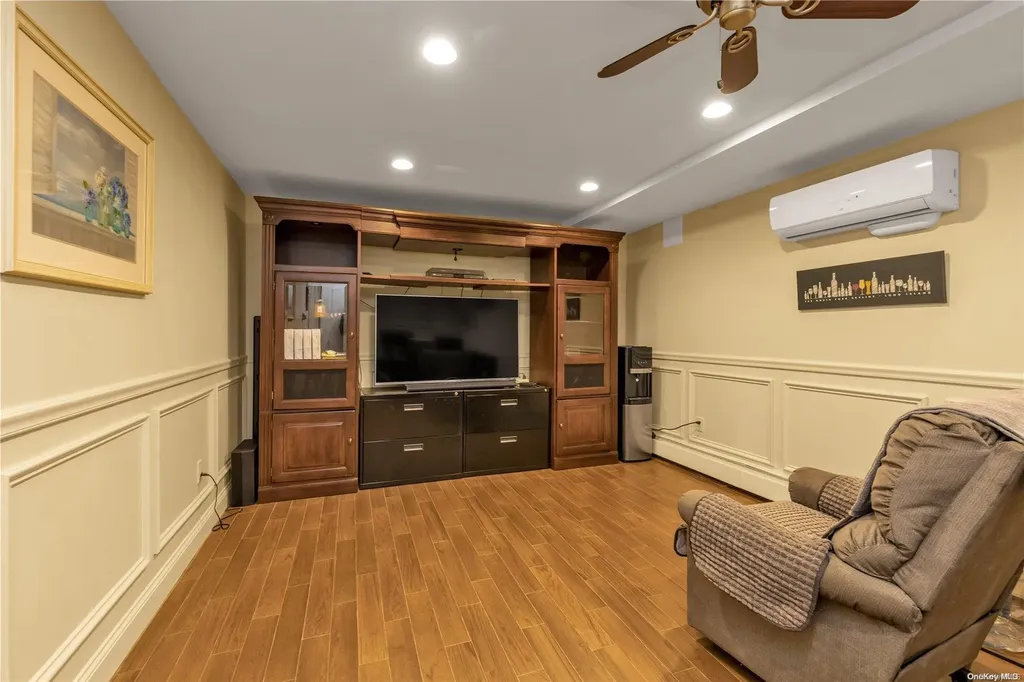 13 Cedar Lane Glen Head NY 11545