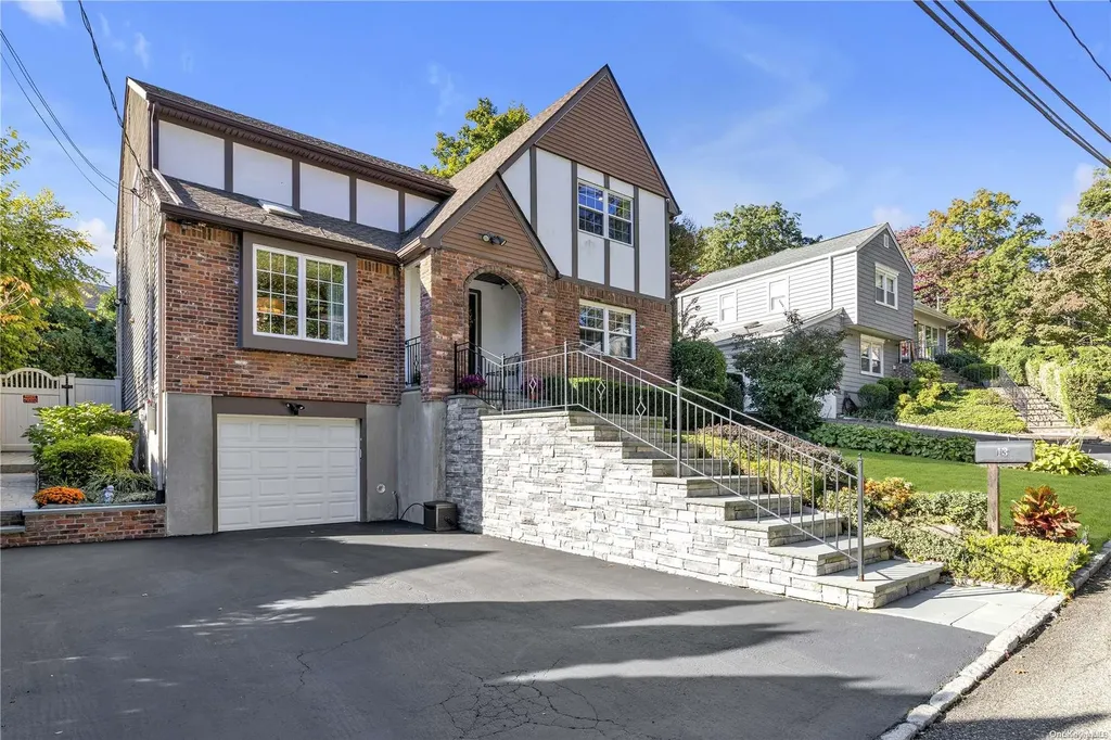 13 Cedar Lane Glen Head NY 11545