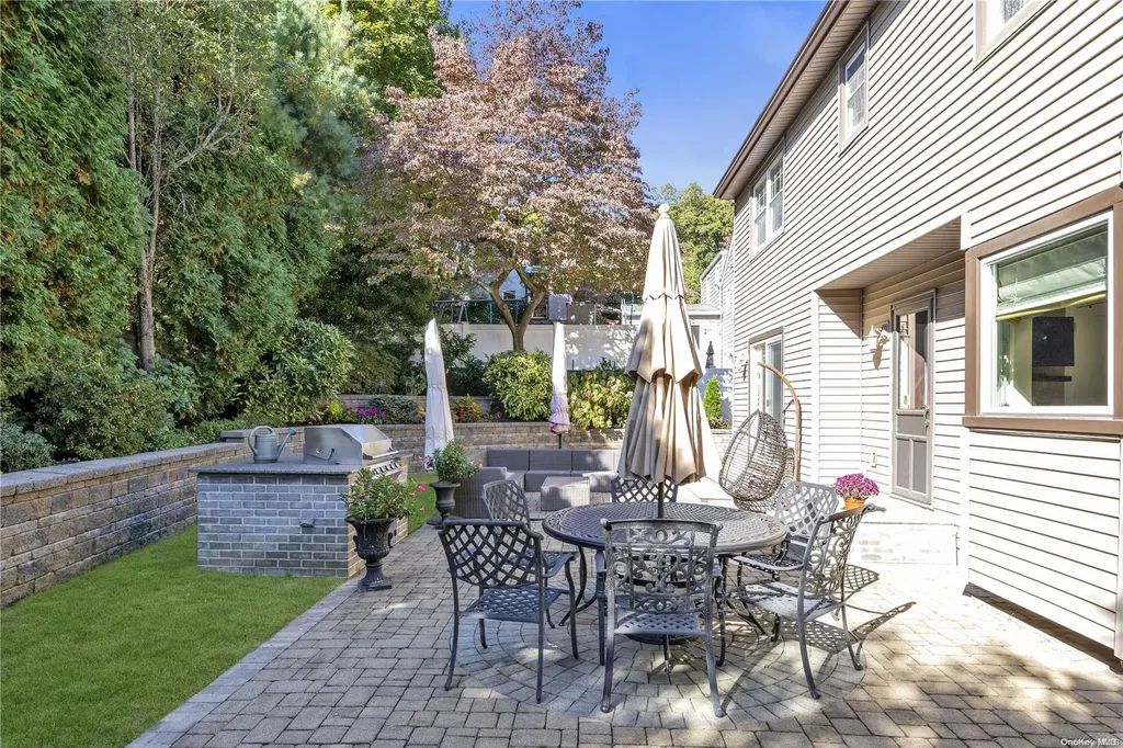 13 Cedar Lane Glen Head NY 11545