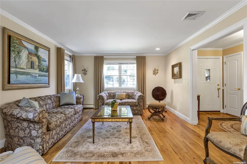 13 Cedar Lane Glen Head NY 11545