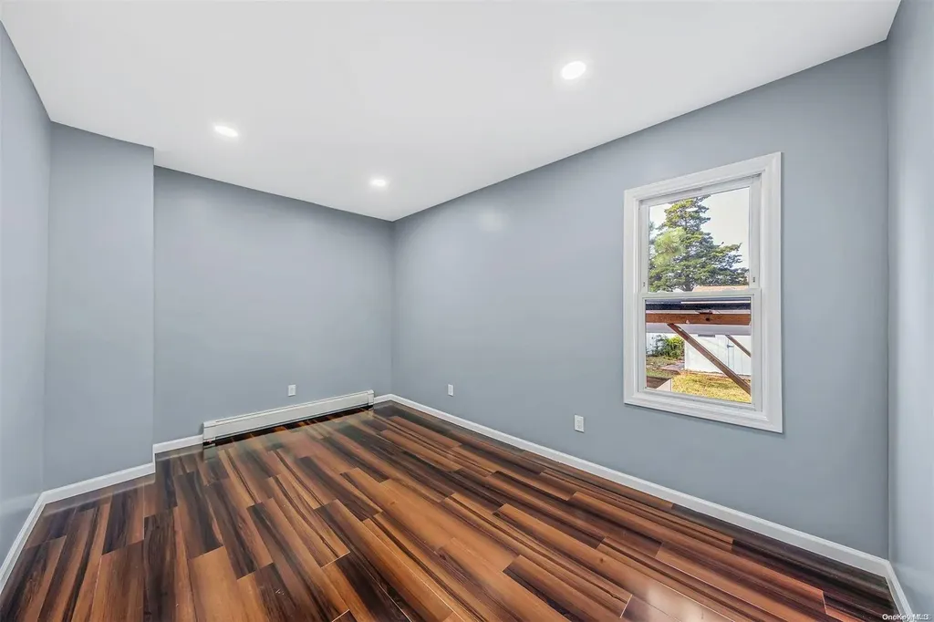 786 Davis Avenue Uniondale NY 11553
