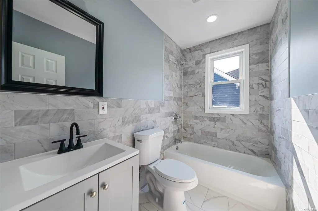 786 Davis Avenue Uniondale NY 11553