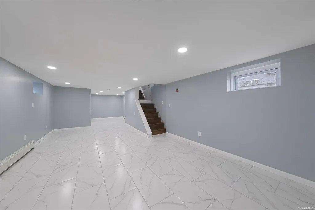 786 Davis Avenue Uniondale NY 11553