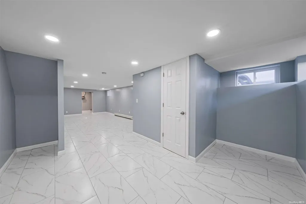 786 Davis Avenue Uniondale NY 11553