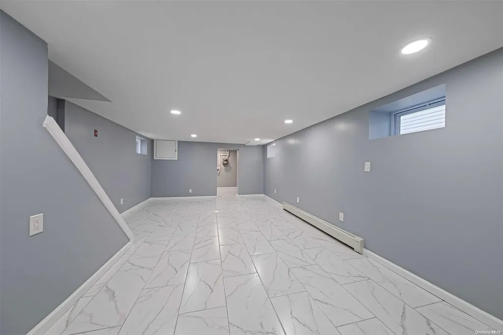 786 Davis Avenue Uniondale NY 11553